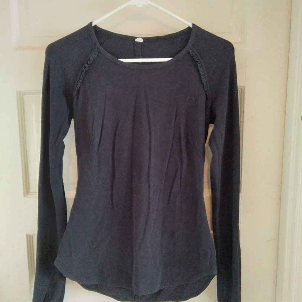 LULUEMON Black long sleeve Tshirt.. Size 4